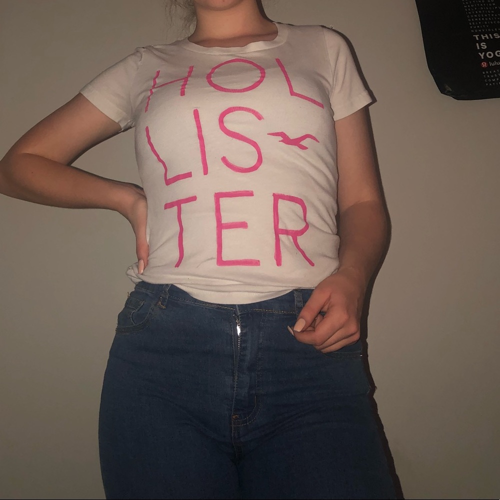 Hollister T